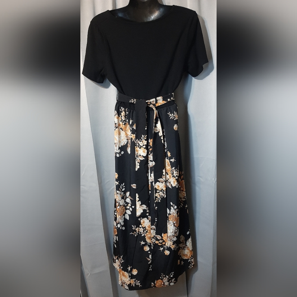 This Pull Over Floral Dress Is Both Elegant And Comfortable Size LARGE - Picture 2 of 5